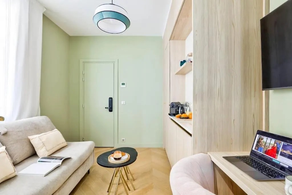 Romantic Getaway - Le Marais - With Ac