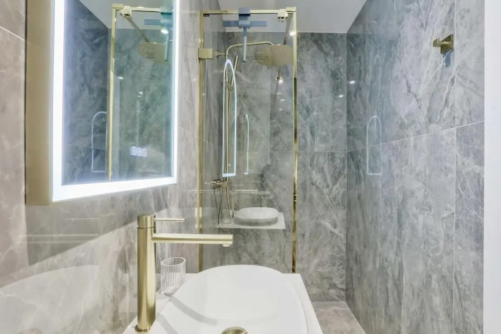 Romantic Getaway - Le Marais - With Ac *