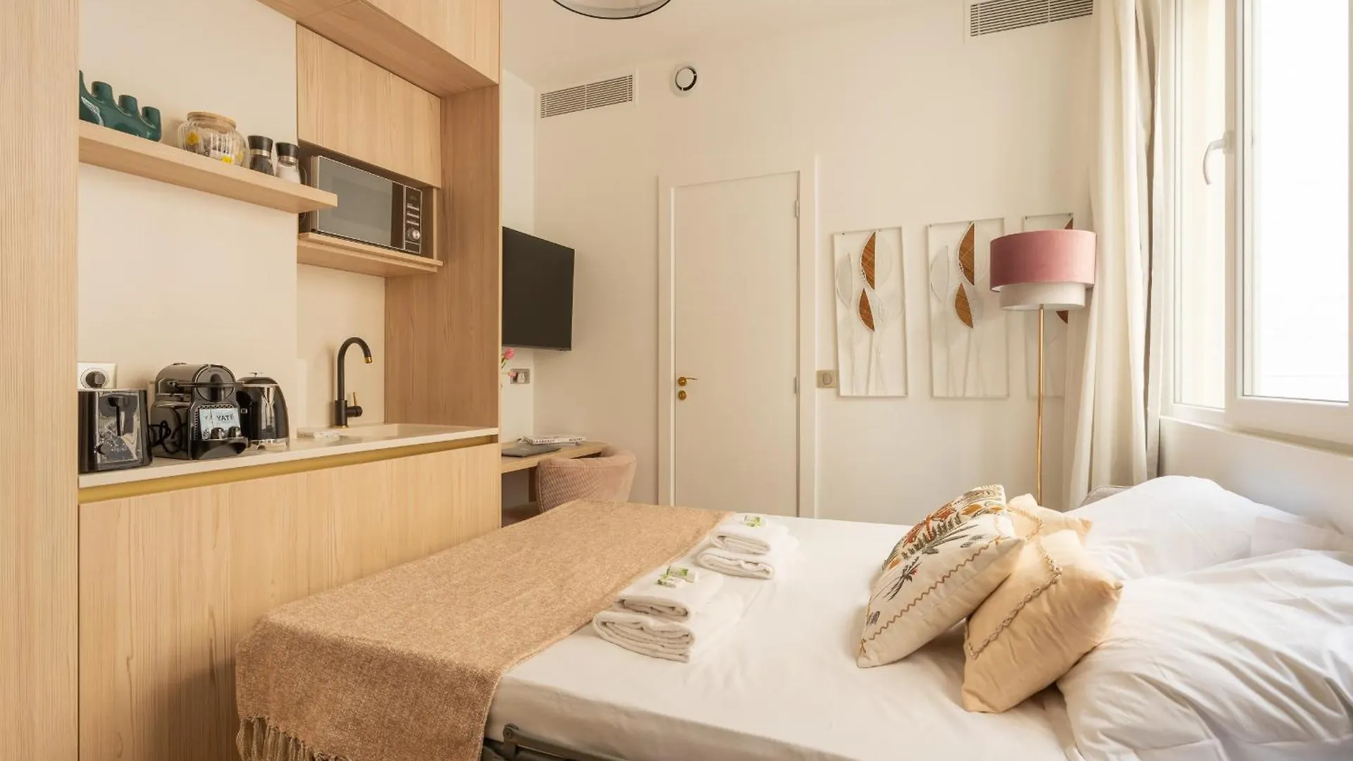 Romantic Getaway - Le Marais - With Ac Apartment