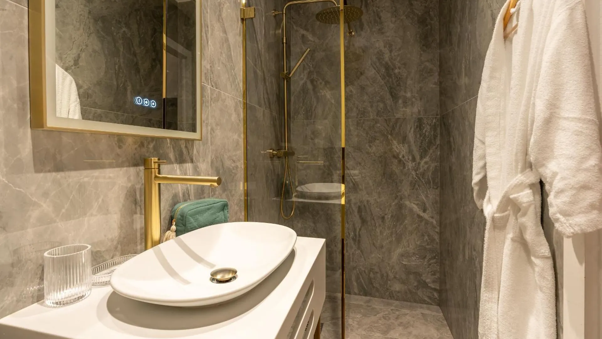 Romantic Getaway - Le Marais - With Ac