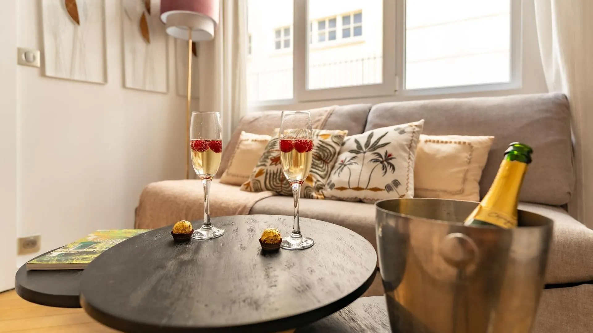 Romantic Getaway - Le Marais - With Ac Paris